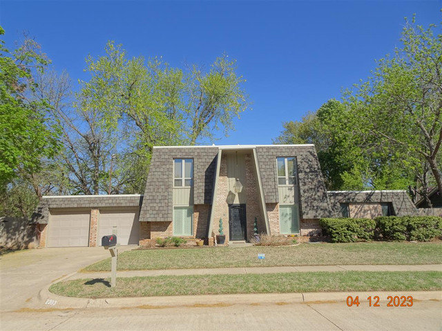 2303 Bud Wilkinson Dr