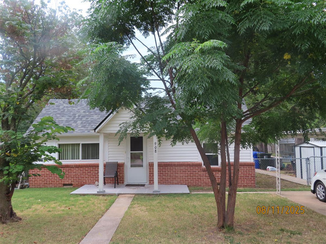 908 E Eufaula St