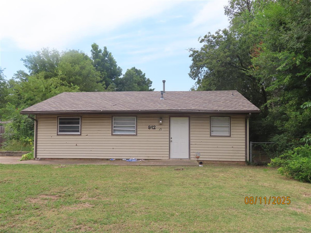 912 E Eufaula St