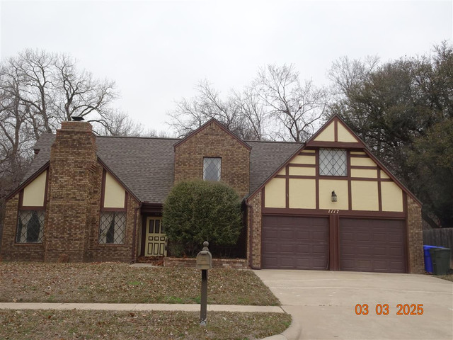 1117 Robin Hood Ln