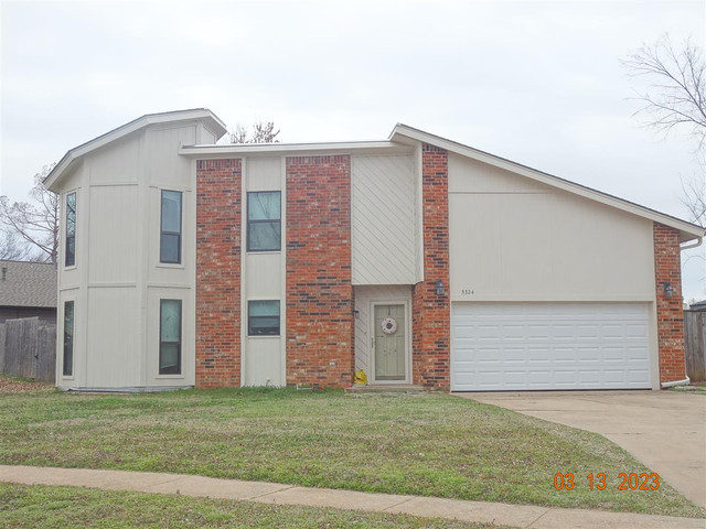 3324 Ash Ln