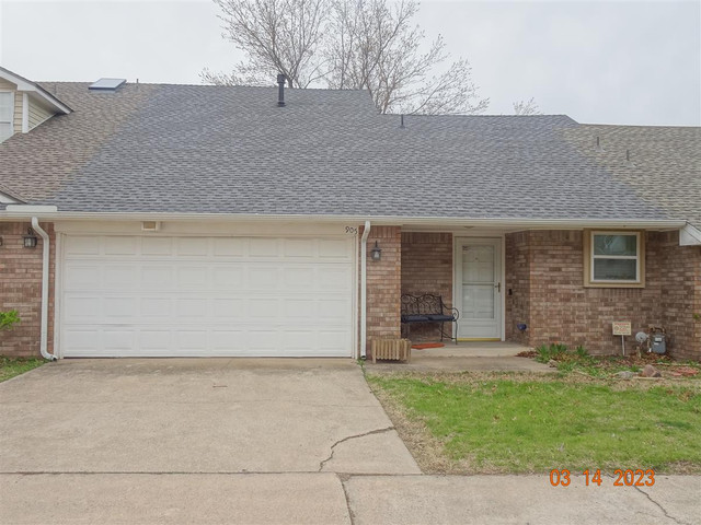 905 Rambling Oaks Dr