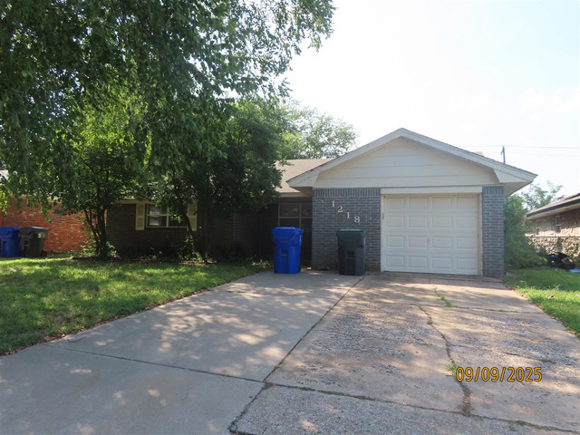 1218 E Boyd St