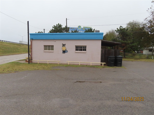 213 N I 35 Service Rd