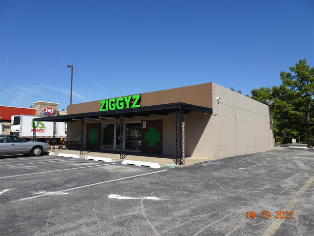 1829 W Main St