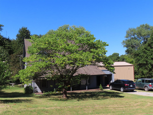12304 Redbud Dr
