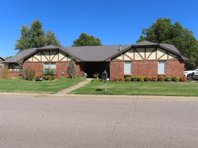 621 Brookwood Dr