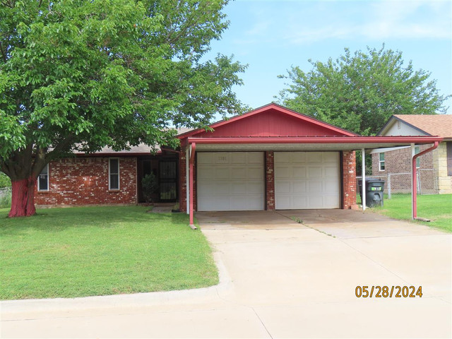 1301 Heather Ln