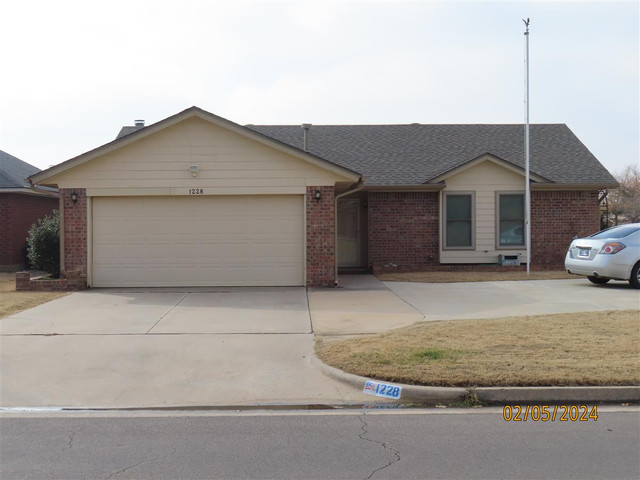 1228 SW 99th Ter