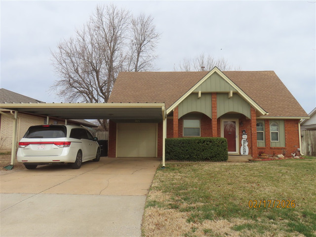 703 Crestmoor Dr