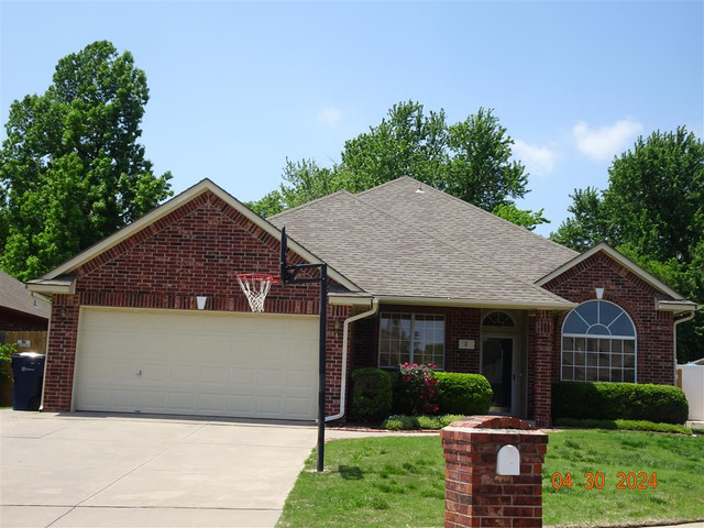 12209 Village Ln