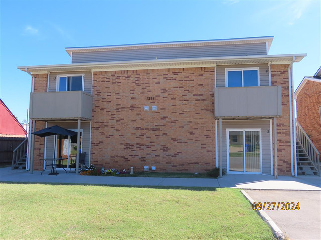 1311 Glen Oaks Dr