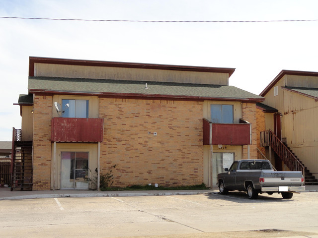 1319 Glen Oaks Dr