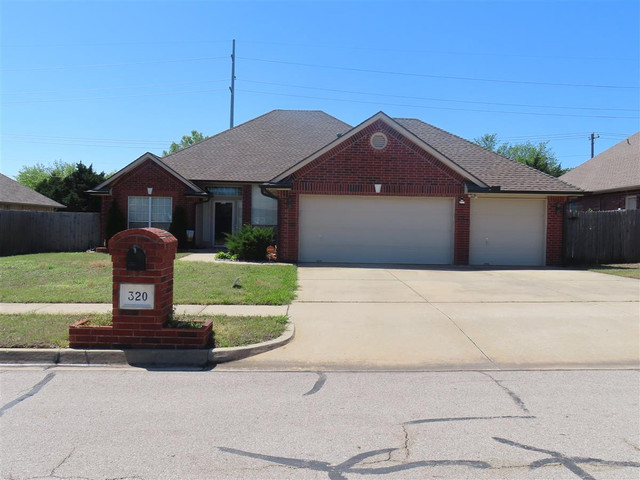320 Paxton Ct