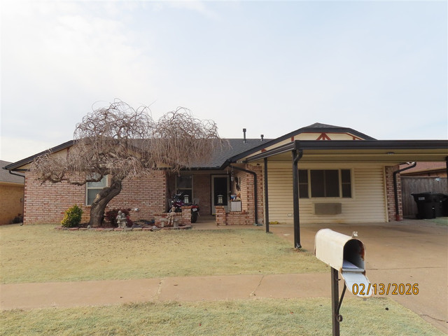 1413 Smoking Tree St