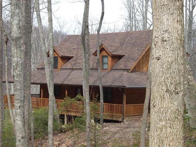 A picture of the property located at 102 CARRIAGE DR, FAIRVIEW NC 28730.