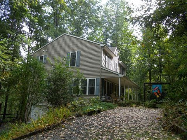 A picture of the property located at 124 CARRIAGE DR, FAIRVIEW NC 28730.