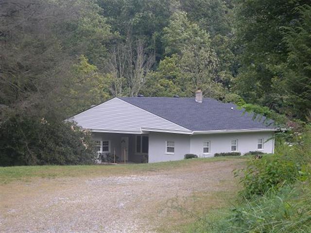 A picture of the property located at 14 KIRKPATRICK LN, FAIRVIEW NC 28730.