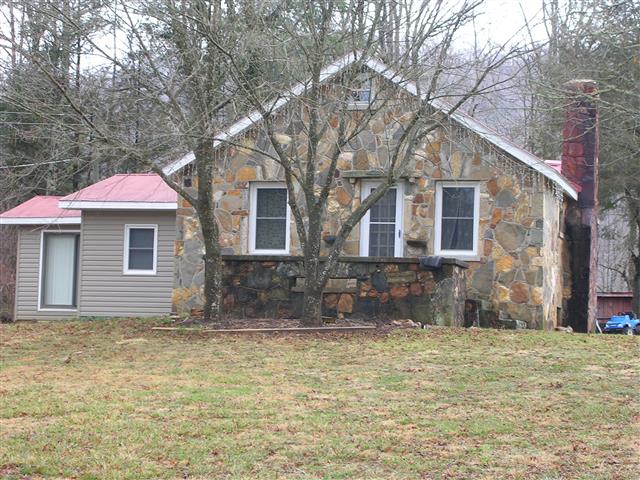 A picture of the property located at 1110 OLD FORT RD, FAIRVIEW NC 28730.