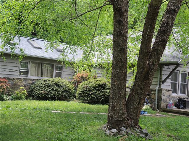 A picture of the property located at 73 DYE LEAF RD, FAIRVIEW NC 28730.