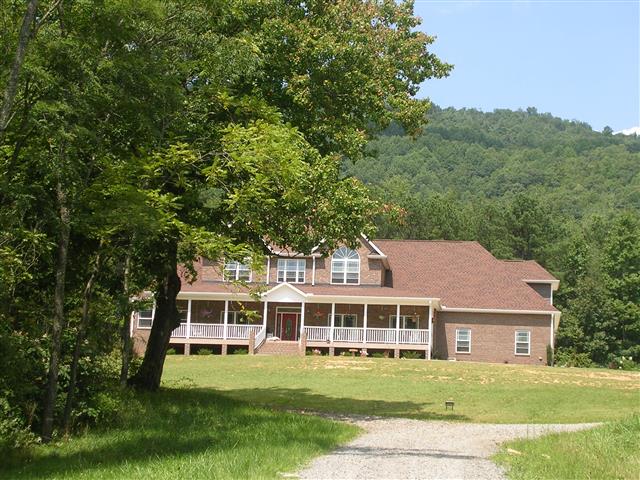 A picture of the property located at 1136 OLD FORT RD, FAIRVIEW NC 28730.