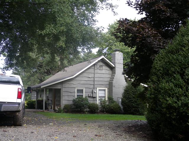 A picture of the property located at 11 TERRAPIN DR, FAIRVIEW NC 28730.