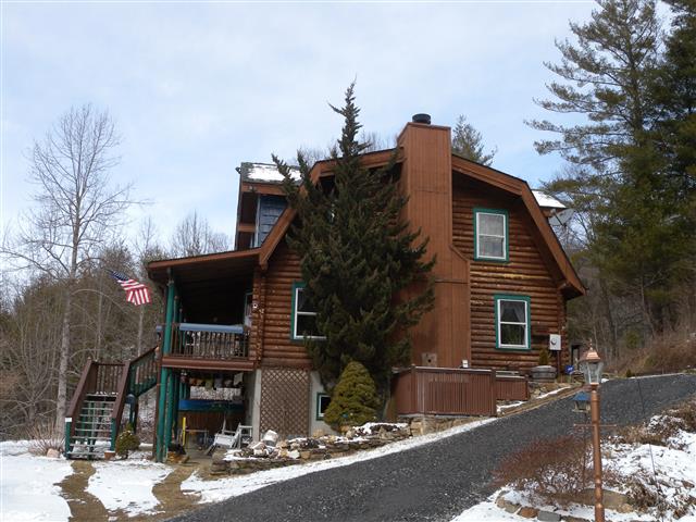 A picture of the property located at 18 GARREN MOUNTAIN LN, FAIRVIEW NC 28730.
