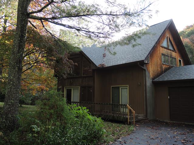 A picture of the property located at 1233 OLD FORT RD, FAIRVIEW NC 28730.