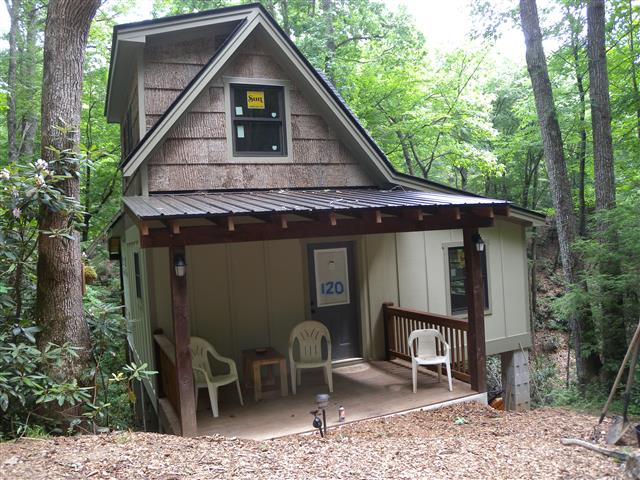 A picture of the property located at 120 OLD WAGON TRL, FAIRVIEW NC 28730.