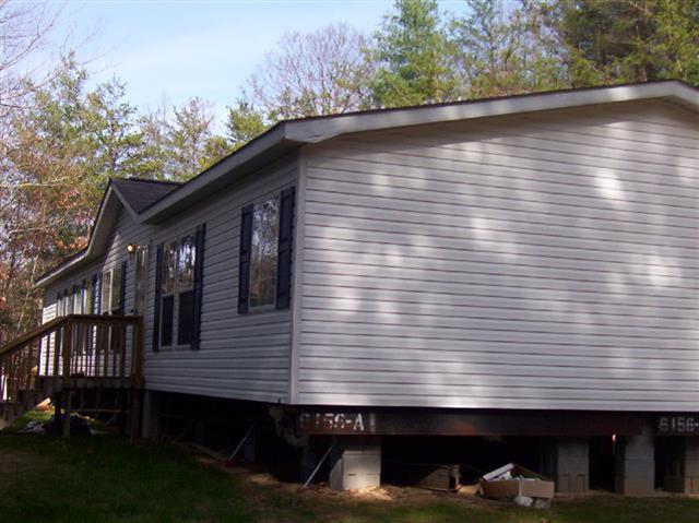 A picture of the property located at 985 GARREN CREEK RD, FAIRVIEW NC 28730.