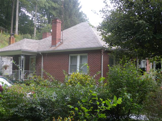 A picture of the property located at 1006 GARREN CREEK RD, FAIRVIEW NC 28730.