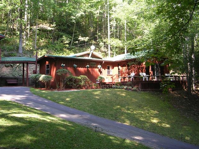 A picture of the property located at 1130 GARREN CREEK RD, FAIRVIEW NC 28730.