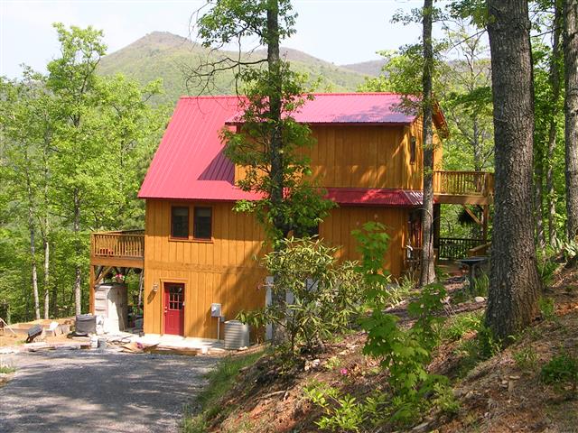A picture of the property located at 102 ECHO HILLS DR, FAIRVIEW NC 28730.