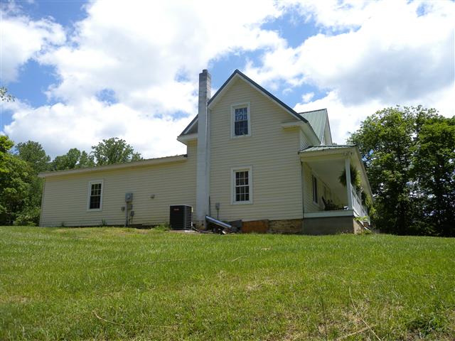 A picture of the property located at 1134 OLD FORT RD, FAIRVIEW NC 28730.