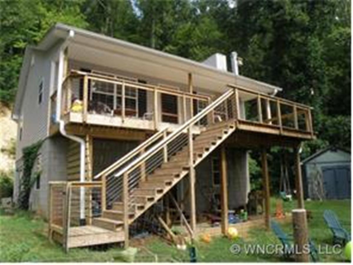 A picture of the property located at 109 MORNING GLORY LN, FAIRVIEW NC 28730.