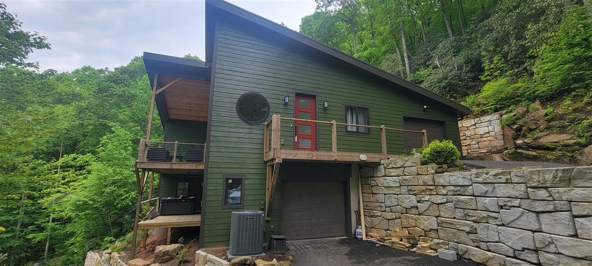 A picture of the property located at 110 WILDFLOWER COVE DR, SWANNANOA NC 28778.