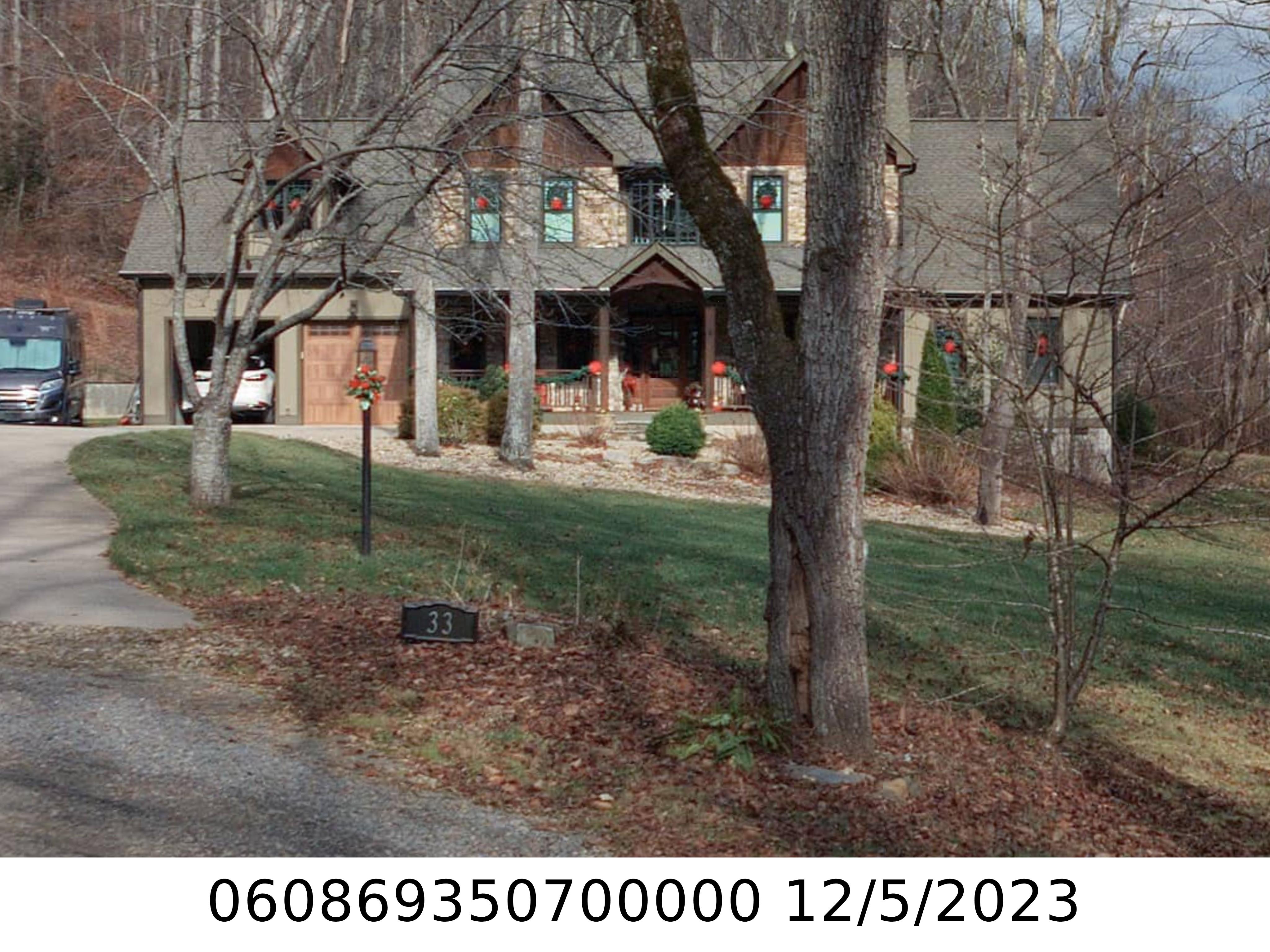 A picture of the property located at 33 MANEY VIEW LN, BLACK MOUNTAIN NC 28711.