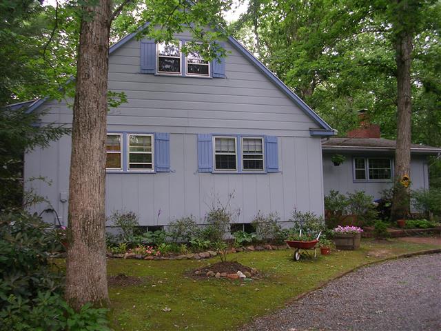 A picture of the property located at 51 LAUREL LN, BLACK MOUNTAIN NC 28711.