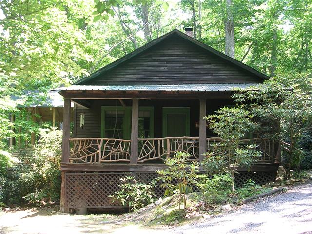 A picture of the property located at 10 GREY EAGLE RD, BLACK MOUNTAIN NC 28711.