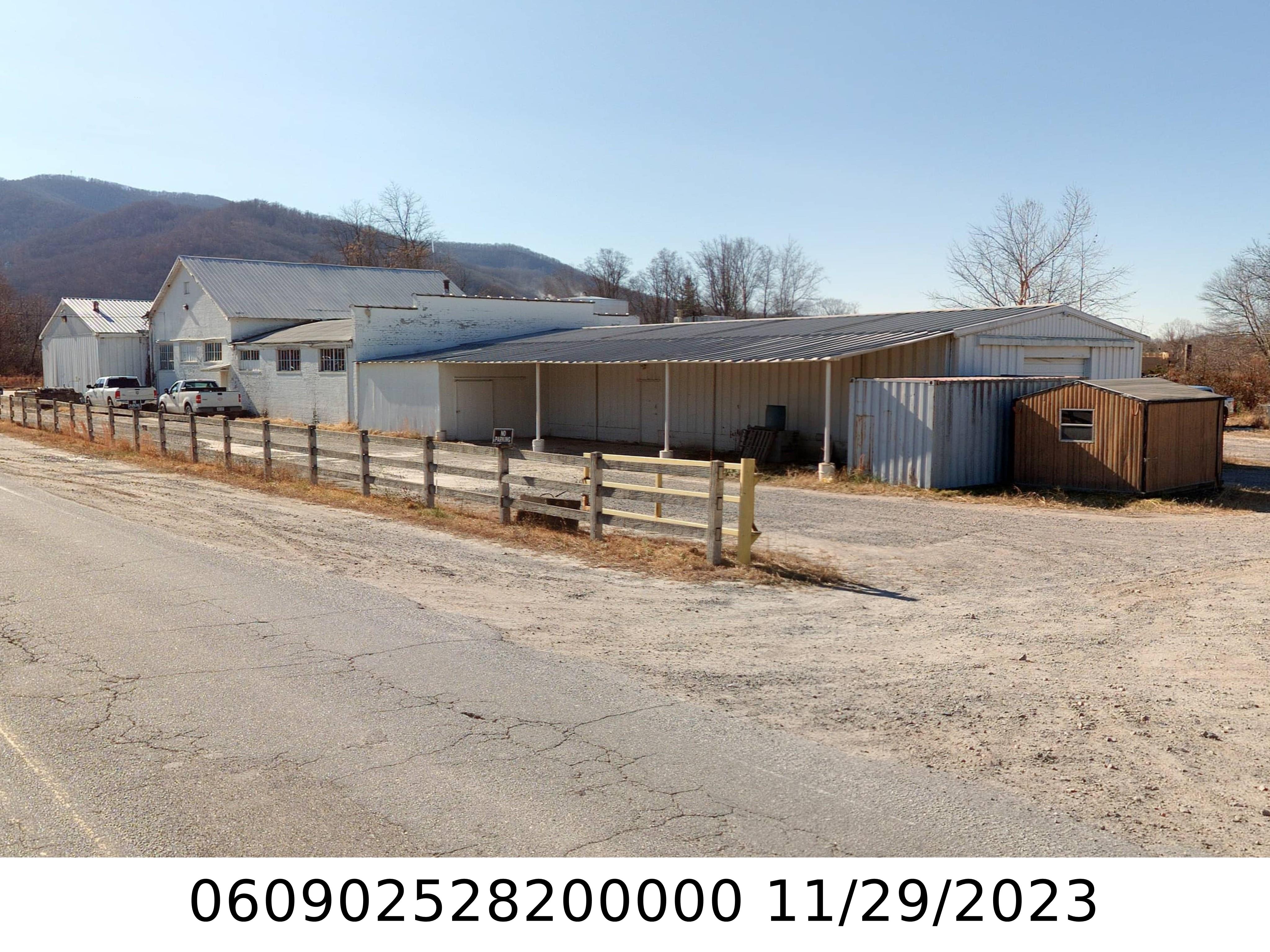 A picture of the property located at 1555 GROVESTONE RD, BLACK MOUNTAIN NC 28711.