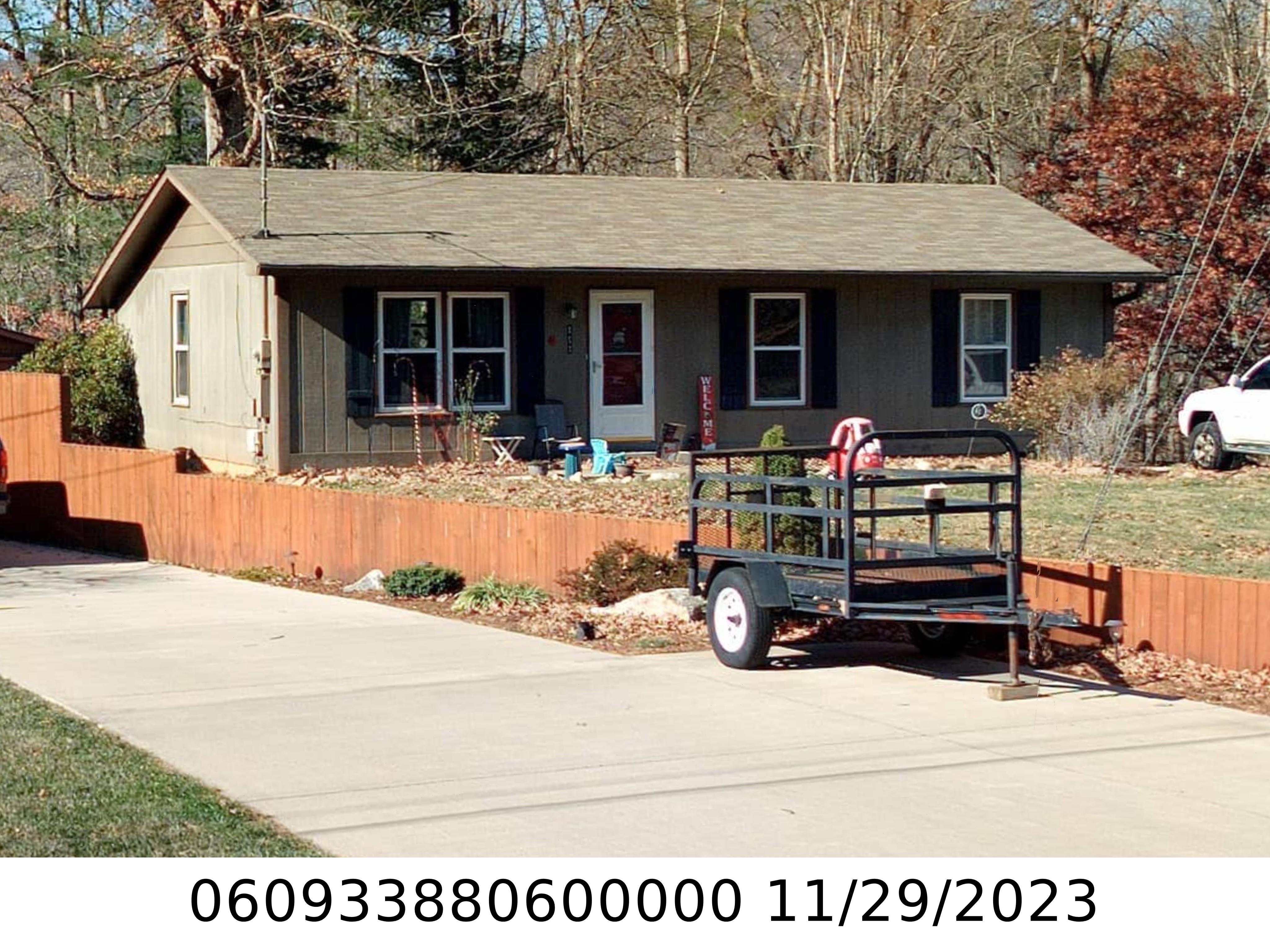 A picture of the property located at 111 OAKEN HILL PL, BLACK MOUNTAIN NC 28711.