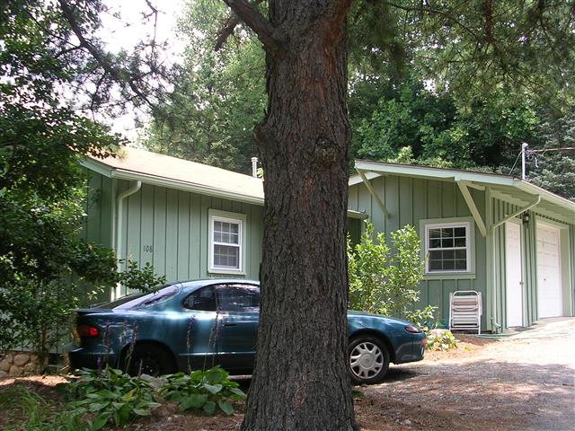 A picture of the property located at 108 OAKEN HILL PL, BLACK MOUNTAIN NC 28711.