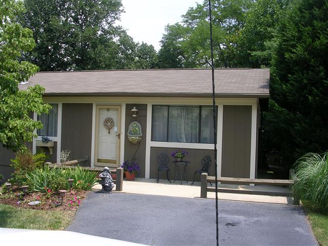 A picture of the property located at 120 OAKEN HILL PL, BLACK MOUNTAIN NC 28711.