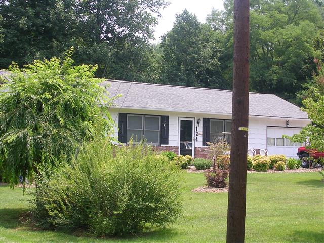 A picture of the property located at 124 OAKEN HILL PL, BLACK MOUNTAIN NC 28711.