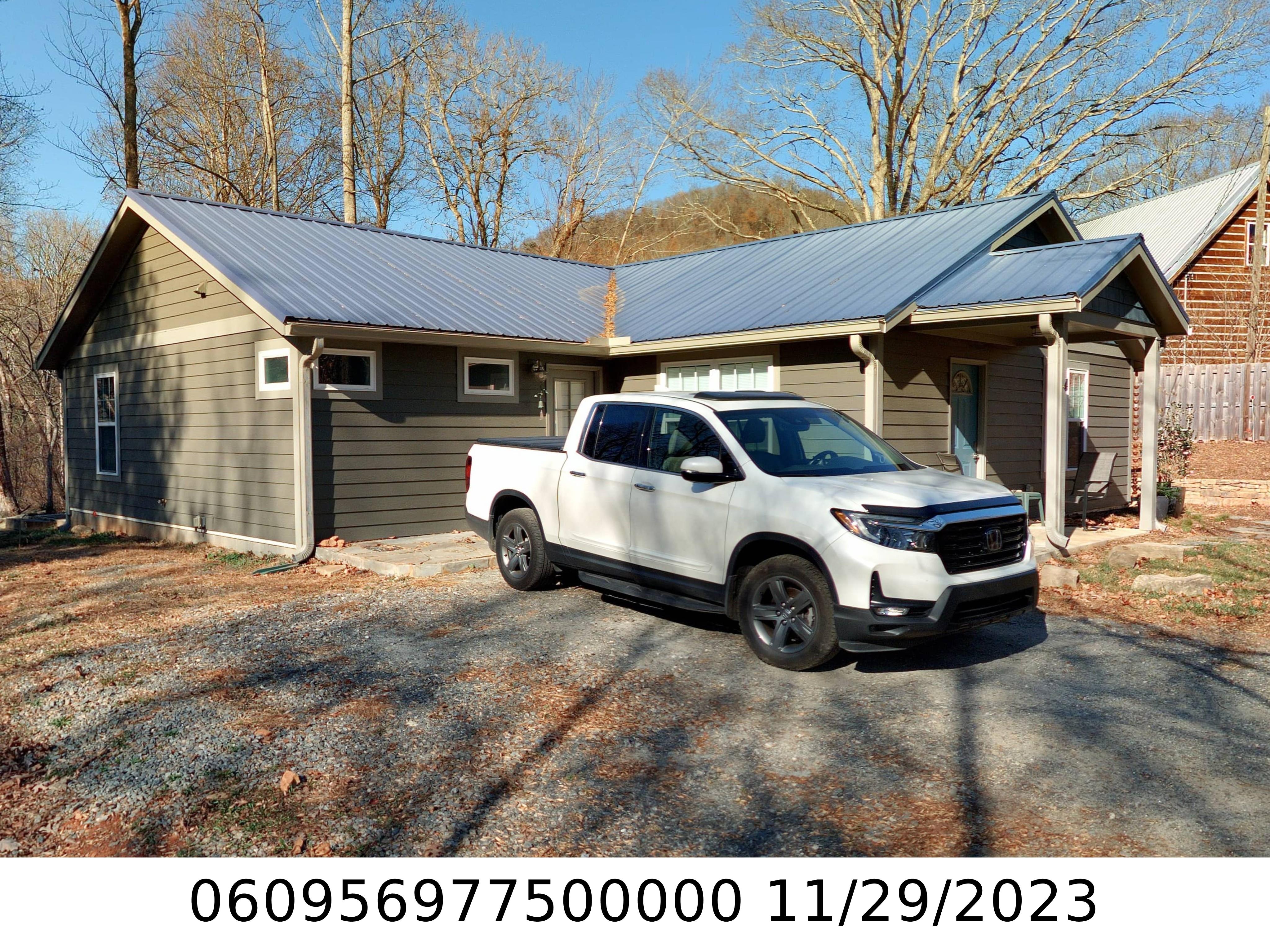 A picture of the property located at 4 SHADY KNOLL LN, BLACK MOUNTAIN NC 28711.