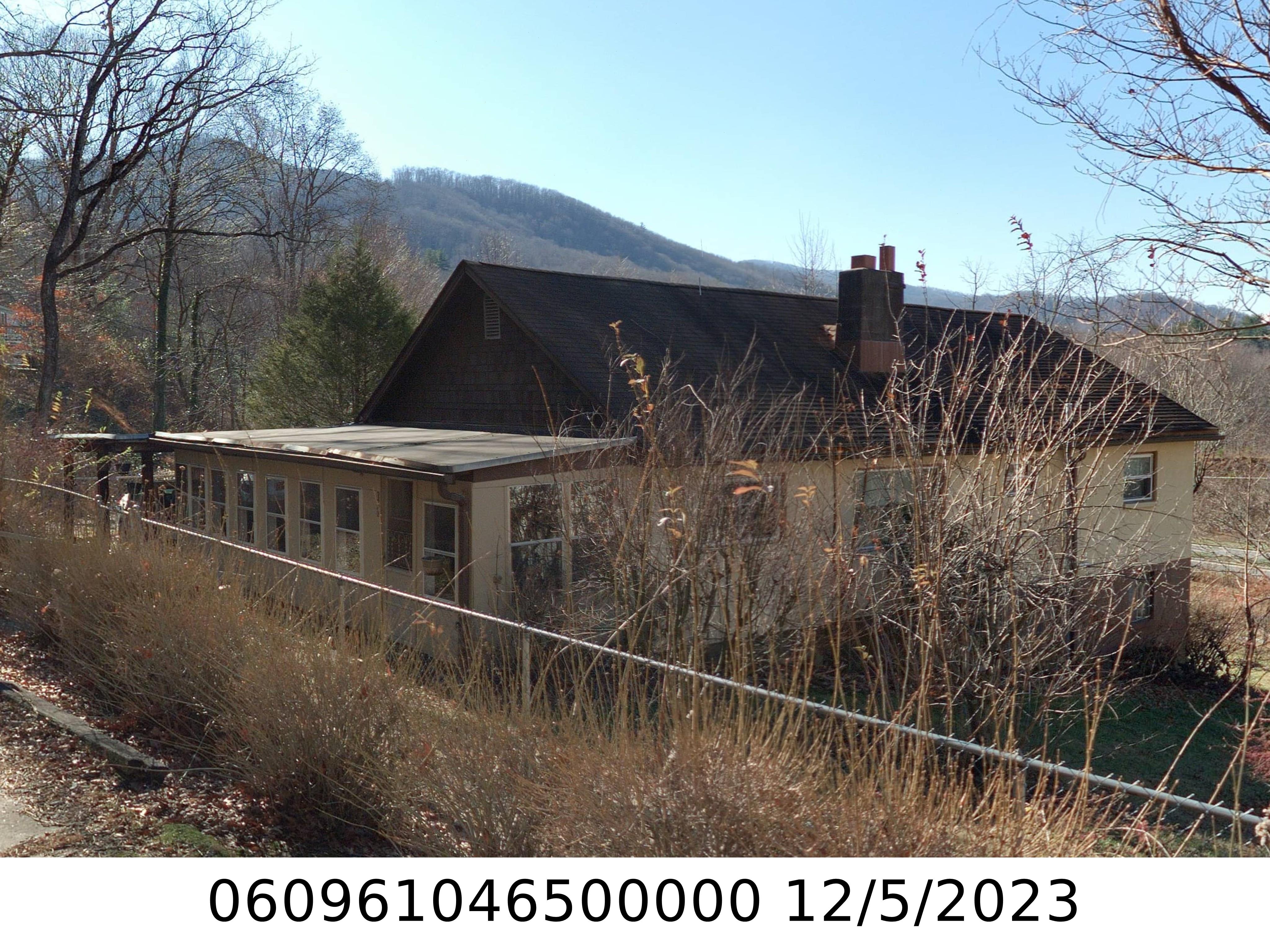 A picture of the property located at 111 W GREENBRIAR RD, BLACK MOUNTAIN NC 28711.