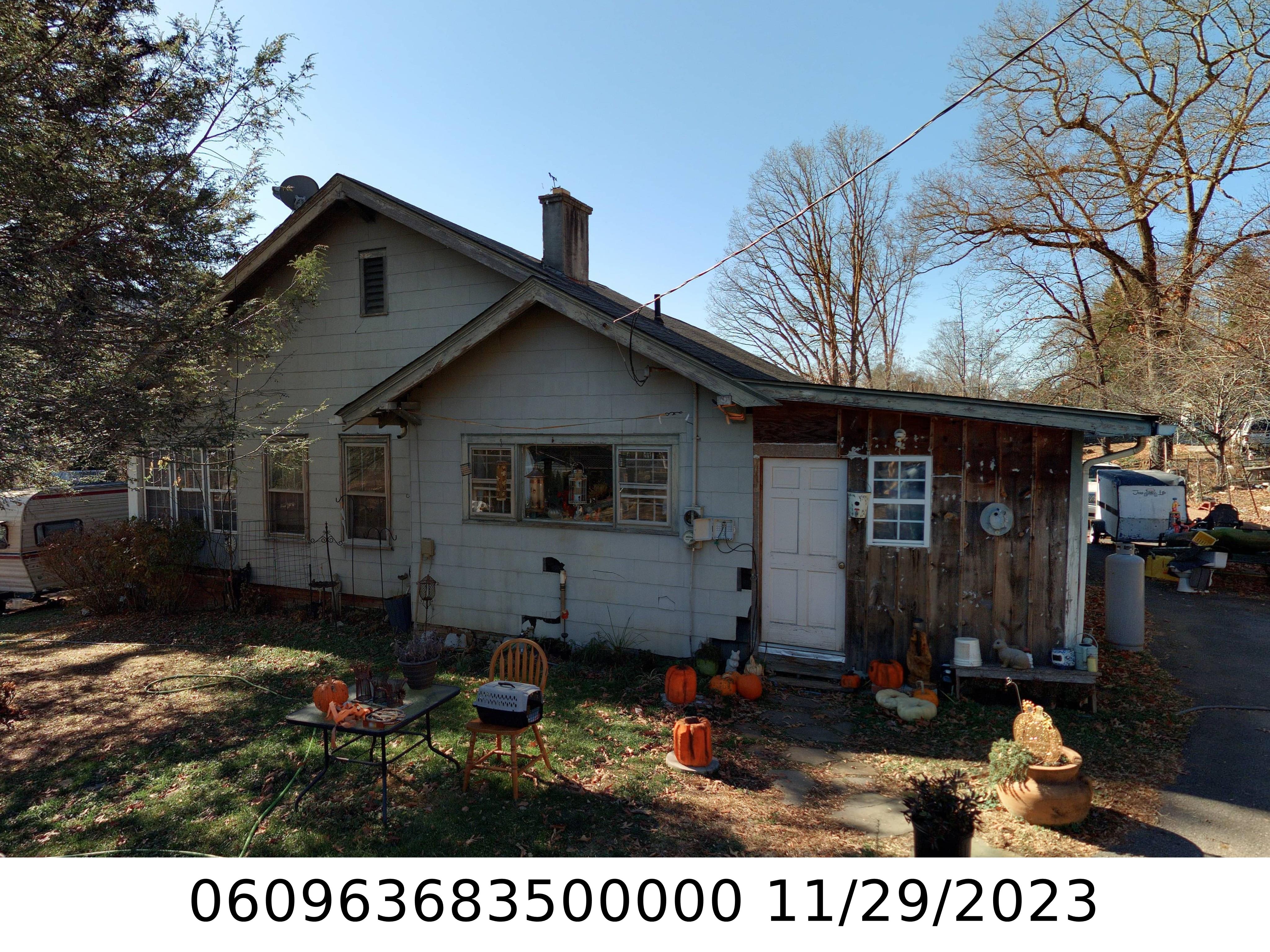A picture of the property located at 11 NESBITT DR, BLACK MOUNTAIN NC 28711.