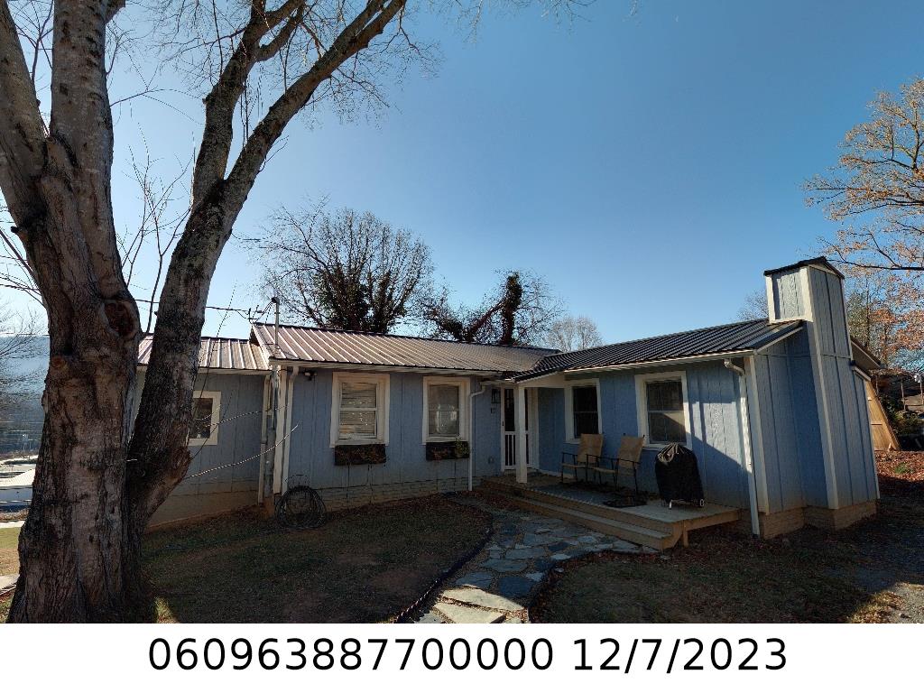 A picture of the property located at 10 SAXONS WALK WAY, BLACK MOUNTAIN NC 28711.