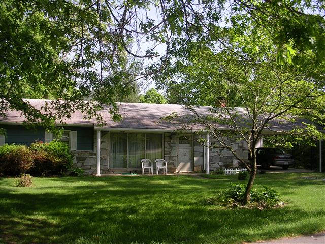 A picture of the property located at 120 TAYLOR ST, BLACK MOUNTAIN NC 28711.