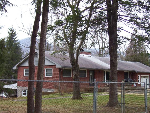 A picture of the property located at 111 TAYLOR ST, BLACK MOUNTAIN NC 28711.